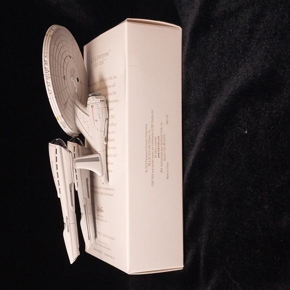 Hallmark magic KEEPSAKE STAR TREK THE MOTION PICTURE U.S.S. ENTERPRISE™ NCC-1701 - Picture 6 of 11